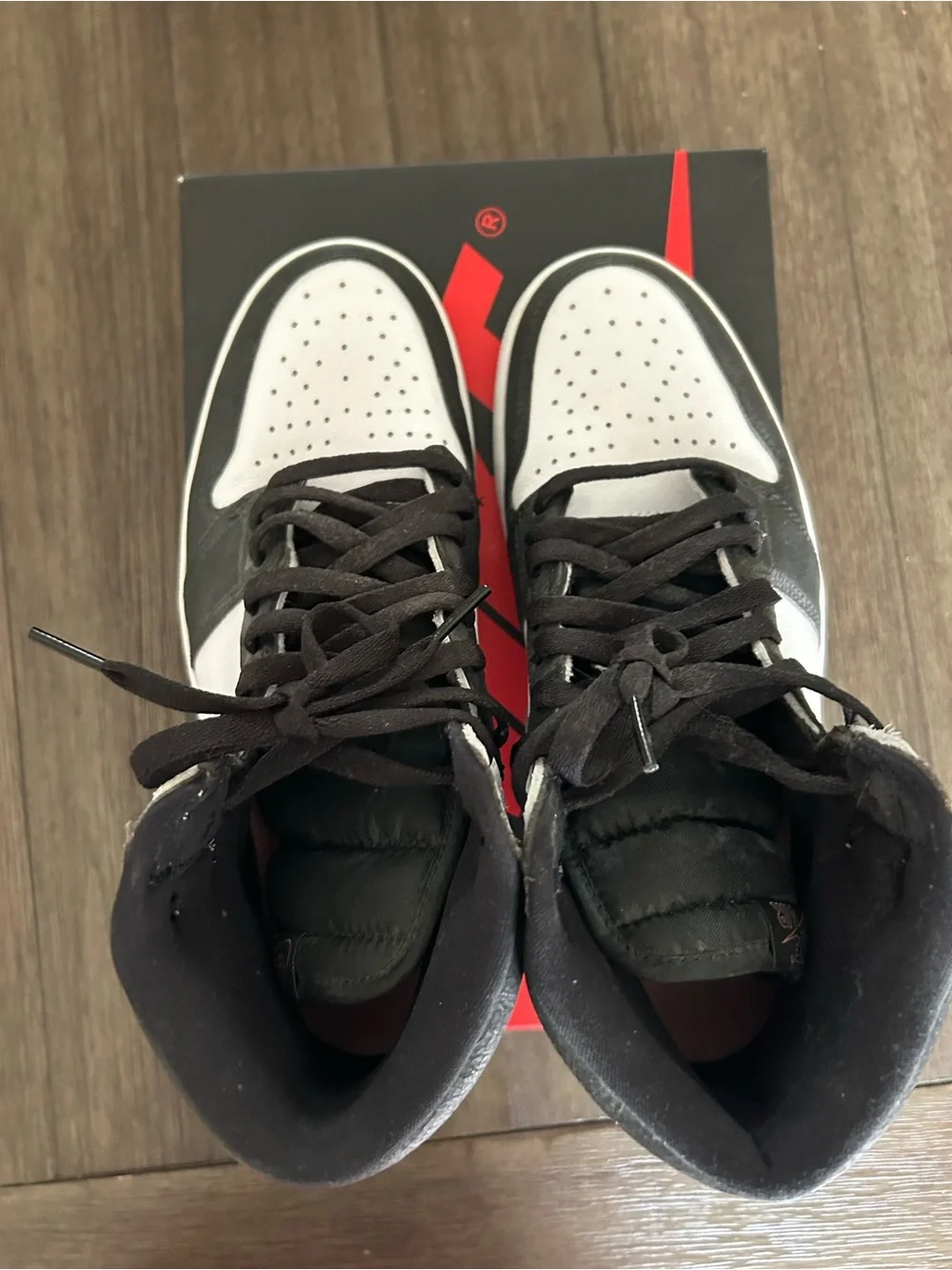 Jordan 1 Retro High OG in bleached coral